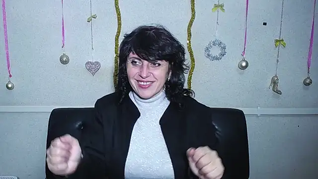 Snapshot of LuciaMii chatting on January 2025 06:10:01 PM LuciaMii online show from January 2025 06:10:01 PM