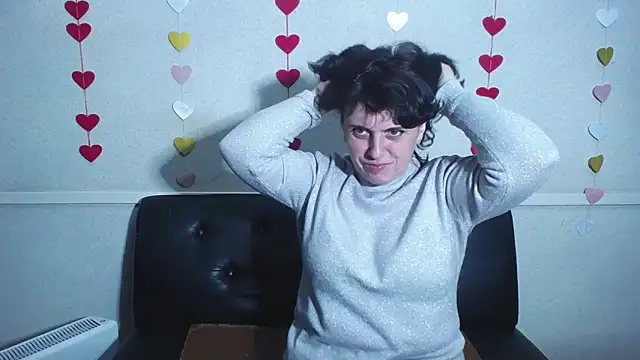 Snapshot of LuciaMii chatting on January 2025 06:07:01 PM LuciaMii online show from January 2025 06:07:01 PM