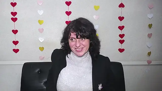 Snapshot of LuciaMii chatting on January 2025 06:10:02 PM LuciaMii online show from January 2025 06:10:02 PM