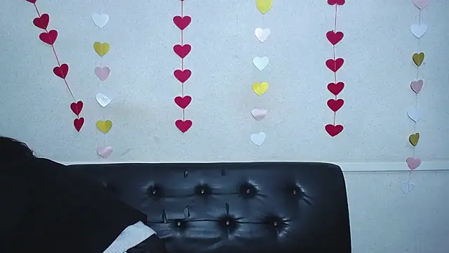 Snapshot of LuciaMii chatting on February 2025 06:29:02 PM LuciaMii online show from February 2025 06:29:02 PM