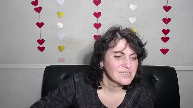 Snapshot of LuciaMii chatting on February 2025 09:05:02 AM LuciaMii online show from February 2025 09:05:02 AM