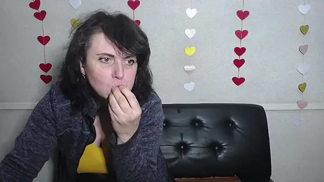 Snapshot of LuciaMii chatting on February 2025 09:16:01 AM LuciaMii online show from February 2025 09:16:01 AM