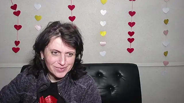 Snapshot of LuciaMii chatting on February 2025 09:14:01 PM LuciaMii online show from February 2025 09:14:01 PM