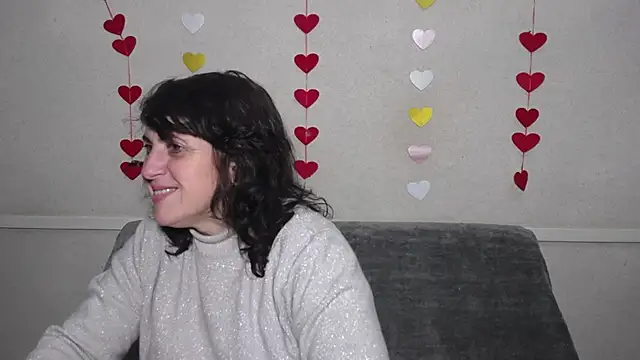 Snapshot of LuciaMii chatting on February 2025 06:16:01 PM LuciaMii online show from February 2025 06:16:01 PM