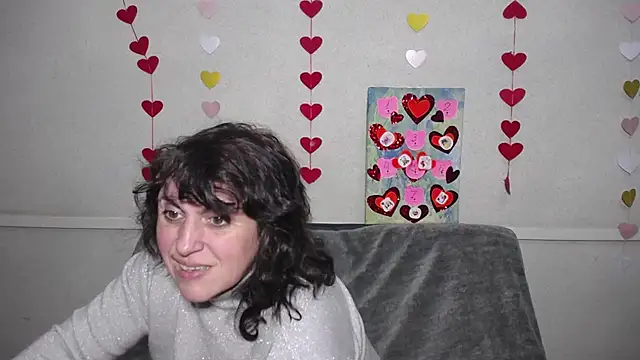 Snapshot of LuciaMii chatting on February 2025 09:17:01 PM LuciaMii online show from February 2025 09:17:01 PM