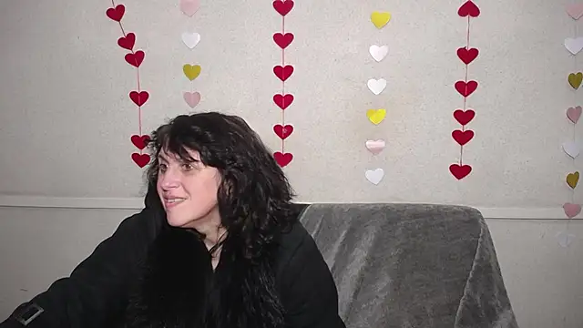 Snapshot of LuciaMii chatting on February 2025 06:02:01 AM LuciaMii online show from February 2025 06:02:01 AM