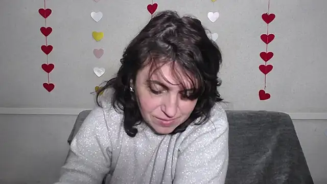 Snapshot of LuciaMii chatting on February 2025 09:15:01 AM LuciaMii online show from February 2025 09:15:01 AM