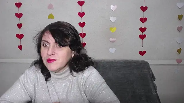 Snapshot of LuciaMii chatting on February 2025 06:04:02 PM LuciaMii online show from February 2025 06:04:02 PM