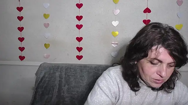 Snapshot of LuciaMii chatting on March 2025 06:16:01 PM LuciaMii online show from March 2025 06:16:01 PM