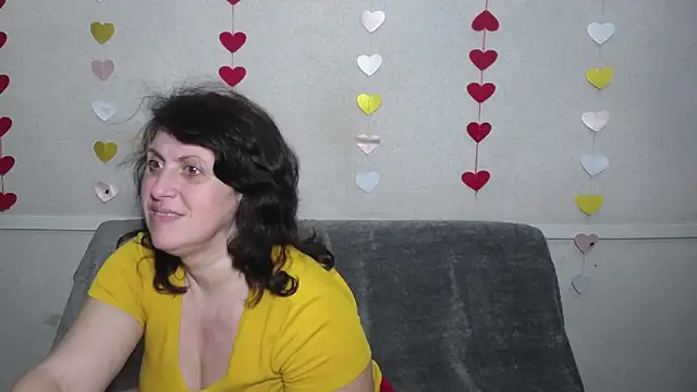 Snapshot of LuciaMii chatting on March 2025 12:11:01 AM LuciaMii online show from March 2025 12:11:01 AM