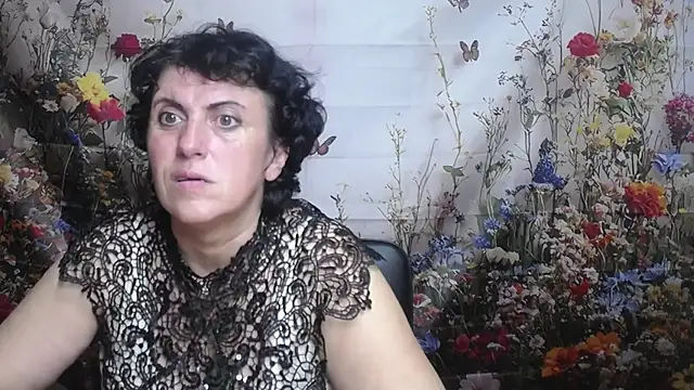 Snapshot of LuciaMii chatting on September 2025 05:03:02 PM LuciaMii online show from September 2025 05:03:02 PM