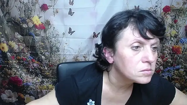 Snapshot of LuciaMii chatting on September 2025 05:07:01 PM LuciaMii online show from September 2025 05:07:01 PM