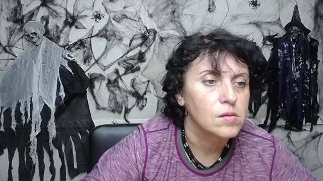 Snapshot of LuciaMii chatting on October 2025 05:02:02 PM LuciaMii online show from October 2025 05:02:02 PM