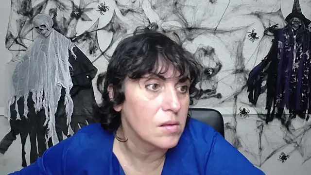 Snapshot of LuciaMii chatting on October 2025 05:02:02 PM LuciaMii online show from October 2025 05:02:02 PM