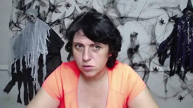 Snapshot of LuciaMii chatting on October 2025 05:04:02 AM LuciaMii online show from October 2025 05:04:02 AM