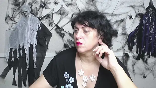 Snapshot of LuciaMii chatting on November 2025 06:12:01 AM LuciaMii online show from November 2025 06:12:01 AM