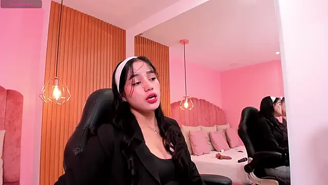 Snapshot of ariel_jonees chatting on February 2025 04:50:01 PM ariel jonees online show from February 2025 04:50:01 PM