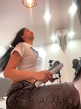 ariel jonees online show from December 2025 04:36:02 PM