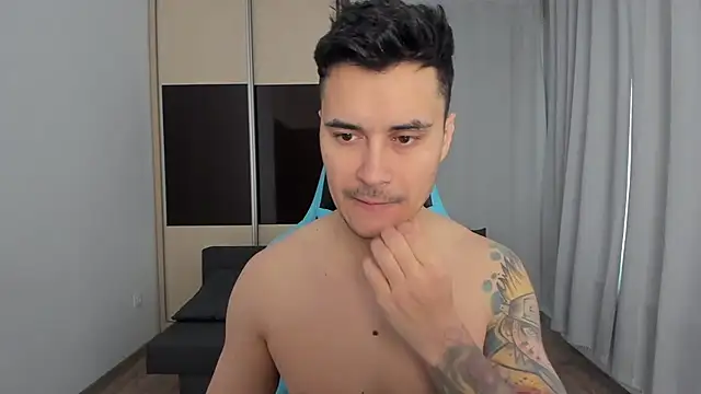 MatMalonne online show from December 2025 07:03:01 AM