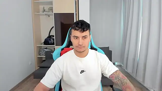 MatMalonne online show from December 2025 01:40:02 PM