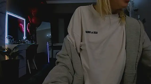 lilyvibe online show from February 2025 03:25:02 PM