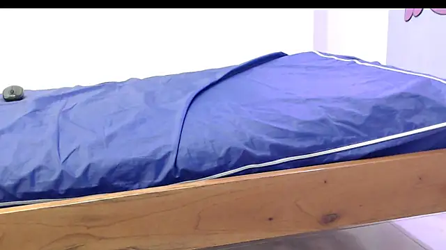 evaleribigtits18 online show from November 2025 07:10:01 PM