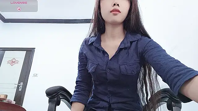 Snapshot of Lvy--v chatting on December 2024 07:23:01 PM Lvy--v online show from December 2024 07:23:01 PM