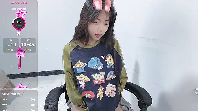 Snapshot of Lvy--v chatting on January 2025 11:20:01 PM Lvy--v online show from January 2025 11:20:01 PM