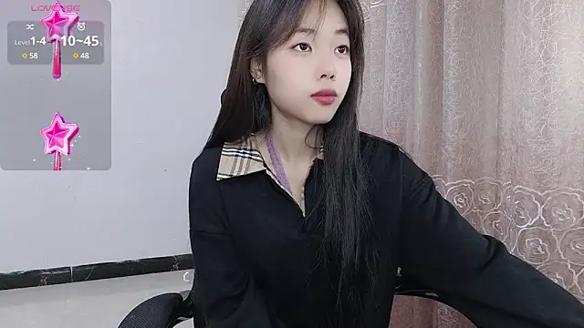 Snapshot of Lvy--v chatting on January 2025 10:28:02 PM Lvy--v online show from January 2025 10:28:02 PM