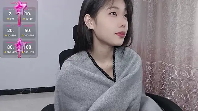 Snapshot of Lvy--v chatting on February 2025 10:40:01 PM Lvy--v online show from February 2025 10:40:01 PM