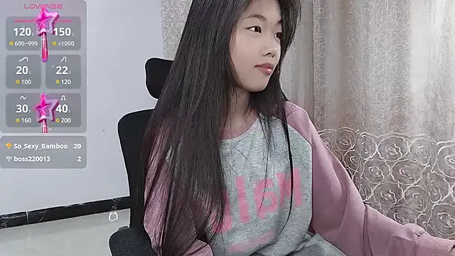 Snapshot of Lvy--v chatting on February 2025 10:43:02 PM Lvy--v online show from February 2025 10:43:02 PM