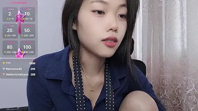 Snapshot of Lvy--v chatting on March 2025 01:42:02 AM Lvy--v online show from March 2025 01:42:02 AM