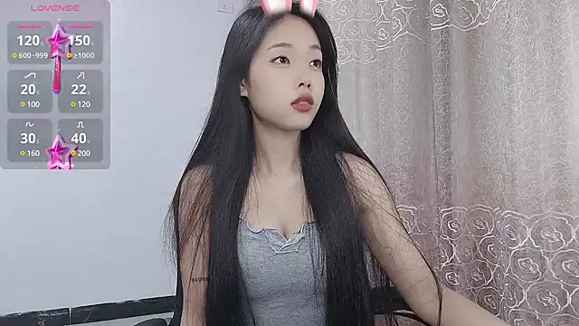 Snapshot of Lvy--v chatting on March 2025 10:17:02 PM Lvy--v online show from March 2025 10:17:02 PM