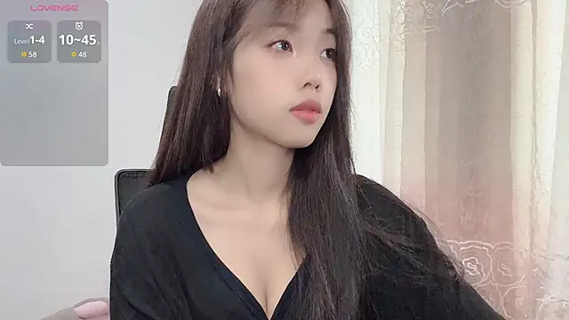 Snapshot of Lvy--v chatting on September 2025 01:49:01 AM Lvy--v online show from September 2025 01:49:01 AM