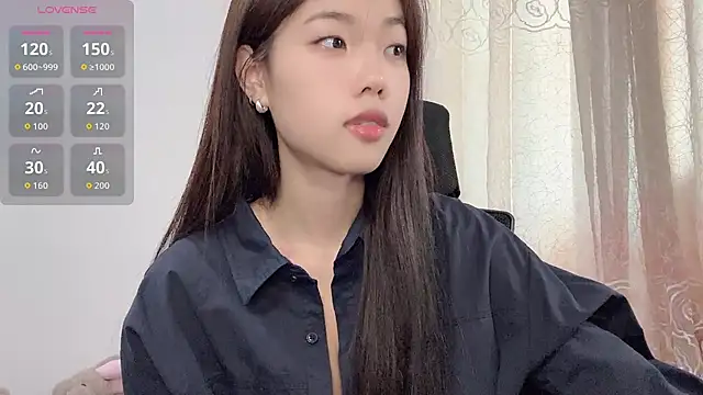 Snapshot of Lvy--v chatting on September 2025 12:33:02 AM Lvy--v online show from September 2025 12:33:02 AM