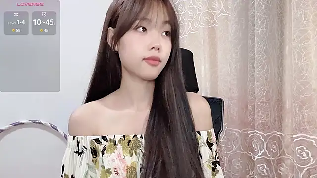 Snapshot of Lvy--v chatting on October 2025 10:51:01 PM Lvy--v online show from October 2025 10:51:01 PM