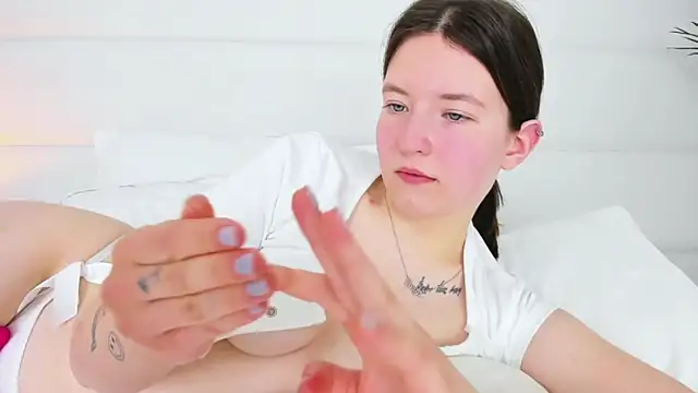 MoonAngelic online show from March 2025 06:48:02 AM