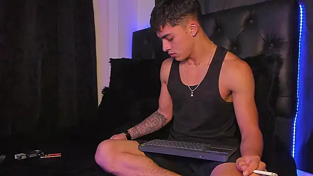 James1lee  online show from December 2024 02:36:01 AM