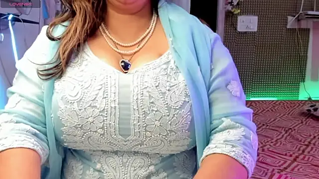 Gulabi Queen online show from March 2025 03:38:02 PM