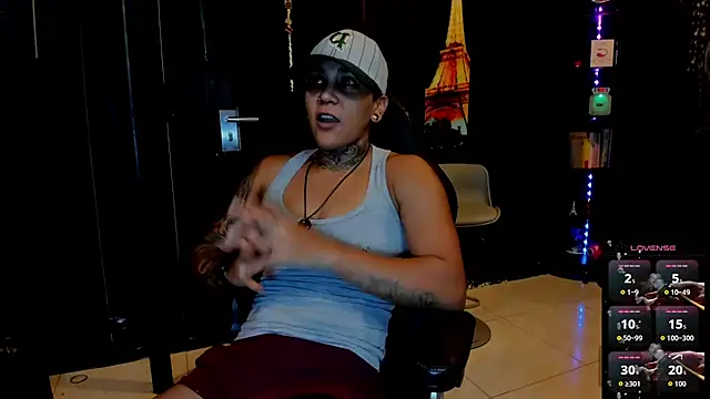 Snapshot of ZhoeStrong chatting on October 2025 10:41:01 PM ZhoeStrong online show from October 2025 10:41:01 PM