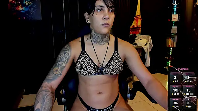 Snapshot of ZhoeStrong chatting on October 2025 10:43:02 PM ZhoeStrong online show from October 2025 10:43:02 PM