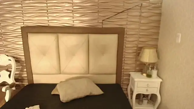 sofiaclauss online show from October 2025 09:36:01 PM