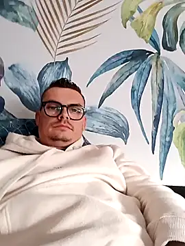 GLouglou19 online show from September 2025 03:56:01 PM