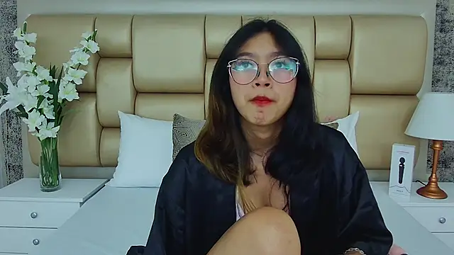 Yommi Winx online show from December 2024 10:08:02 PM