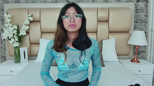 Yommi Winx online show from December 2024 01:15:02 AM