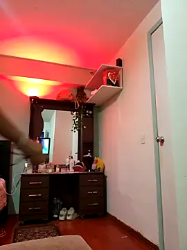 Snapshot of Lau1127 chatting on October 2025 12:44:02 AM Lau1127 online show from October 2025 12:44:02 AM