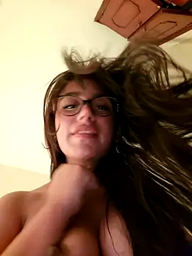 Snapshot of Lau1127 chatting on October 2025 03:58:02 AM Lau1127 online show from October 2025 03:58:02 AM