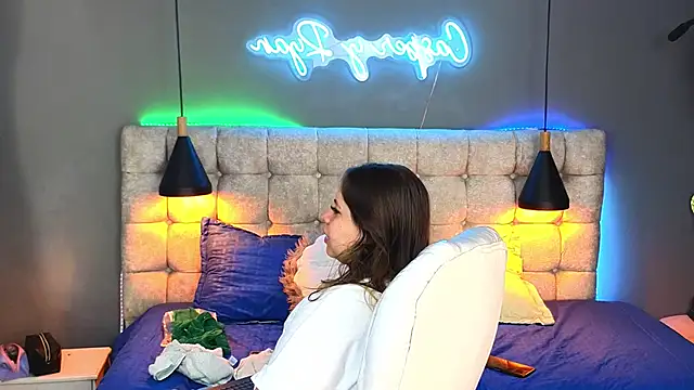 Snapshot of Laia_and_Aloby chatting on December 2024 03:27:01 PM Laia and Aloby online show from December 2024 03:27:01 PM