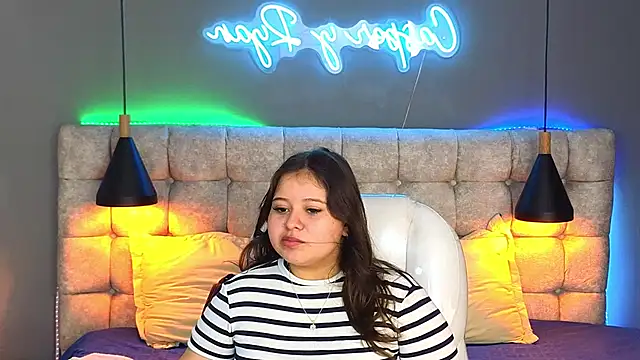 Snapshot of Laia_and_Aloby chatting on December 2024 03:36:02 PM Laia and Aloby online show from December 2024 03:36:02 PM