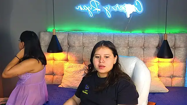 Snapshot of Laia_and_Aloby chatting on December 2024 02:44:01 PM Laia and Aloby online show from December 2024 02:44:01 PM